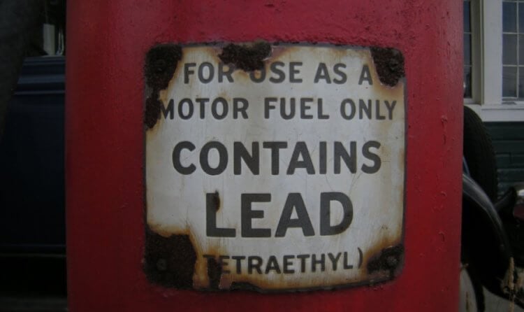 Всемирный запрет этилированного бензина. Этилированное топливо запрещено во всем мире. Фото.