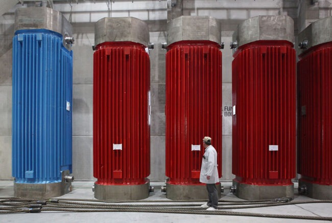 Хранение и переработка ядерных отходов строго регулируется правительствами. Фото.