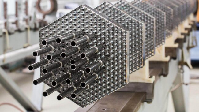 Уран также встречается в горных породах. Но конкретный тип урана, используемый для производства ядерной энергии называется U-235 и встречается редко. Фото.