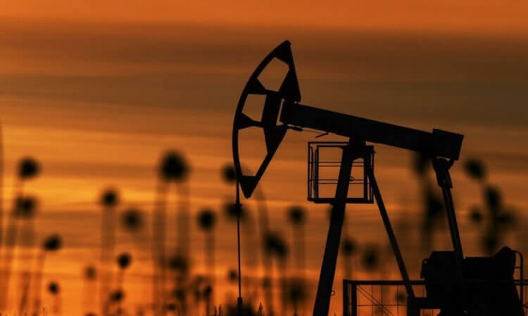 От чего зависит цена на нефть и как она влияет на жизнь людей? Стоимость нефти зависит не только от его качества, но и внешних факторов. Фото.
