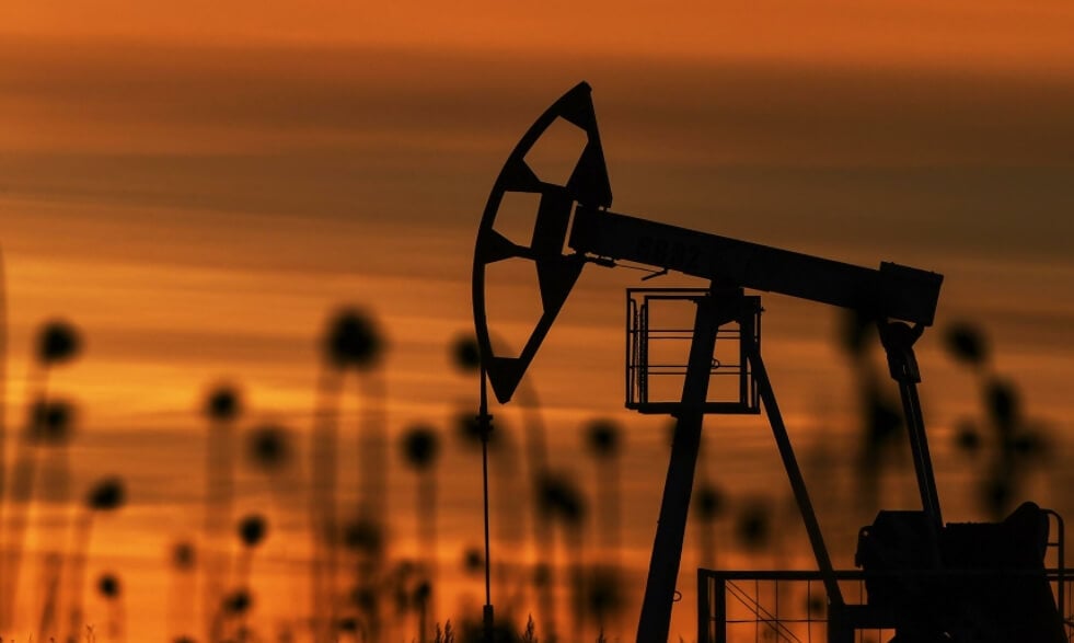 От чего зависит цена на нефть и как она влияет на жизнь людей?