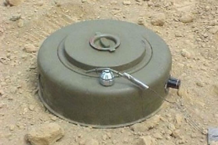 Кассетные боеприпасы. В мире установлено и не обезврежено несколько миллионов противопехотных мин. Фото.