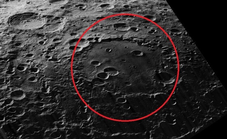 Ученые займутся изучением лунного кратера. Лунный кратер Герцшпрунг. Фото.