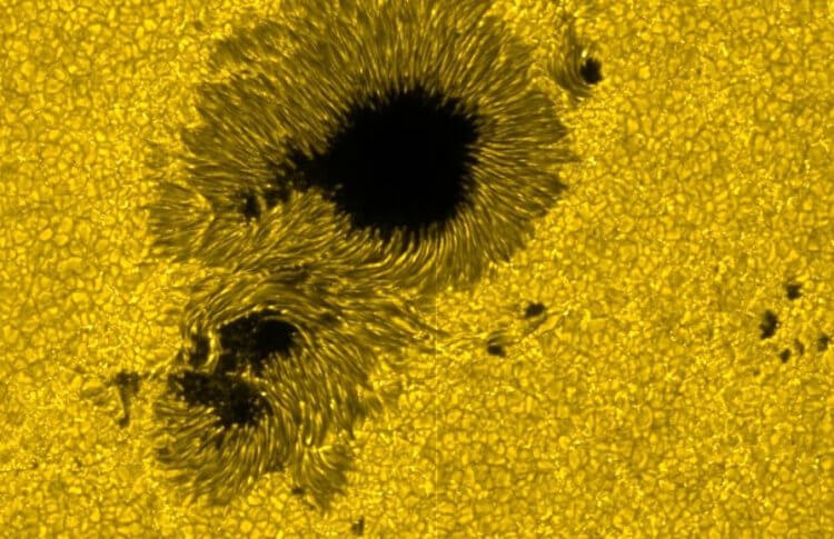 На Солнце обнаружено огромное пятно размером с Землю