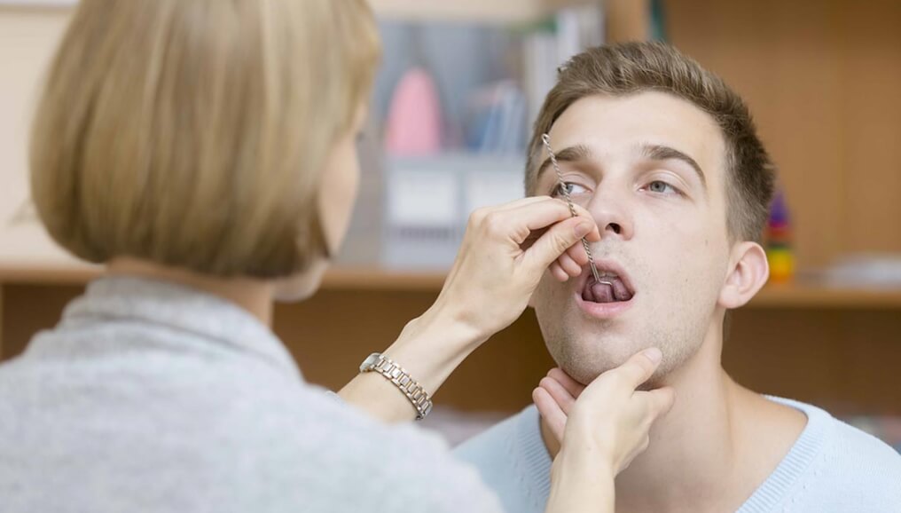 Восстановление речи при афазии может занять очень много времени. Фото.