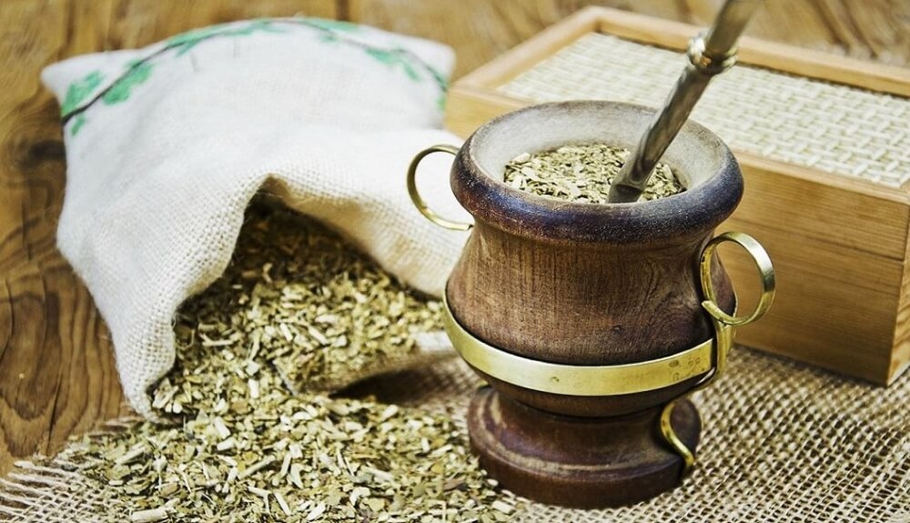 Особенности чая йерба мате. Чай йерба мате считается очень полезным, но вреда от него может быть больше. Фото.