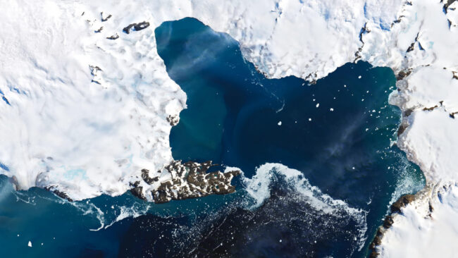Температура океана вокруг Западно-антарктического ледяного покрова, вероятно, продолжит расти. Фото.
