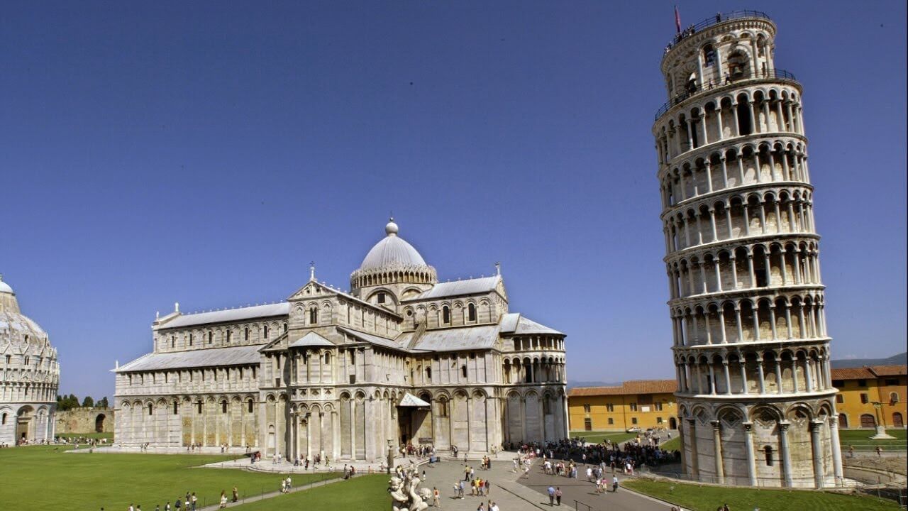 Эксперты не могут сказать сколько еще простоит Пизанская башня. Фото.