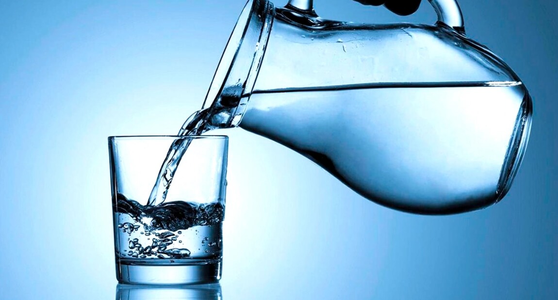 Необходимая суточная норма воды зависит от множества факторов. Фото.