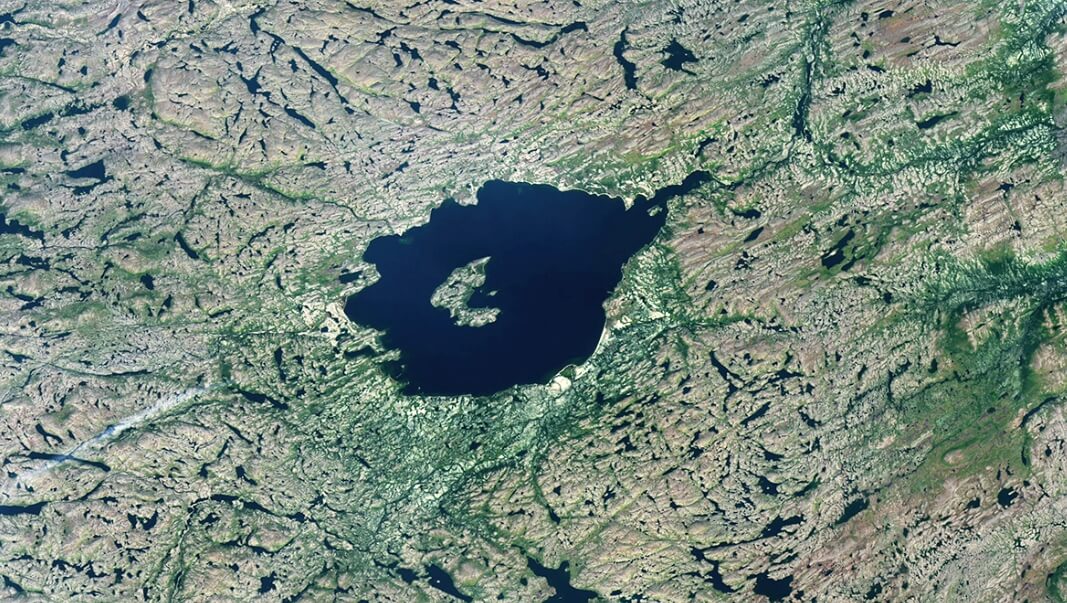 Особенности кратера Мистастин. Кратер Мистастин. Фото.