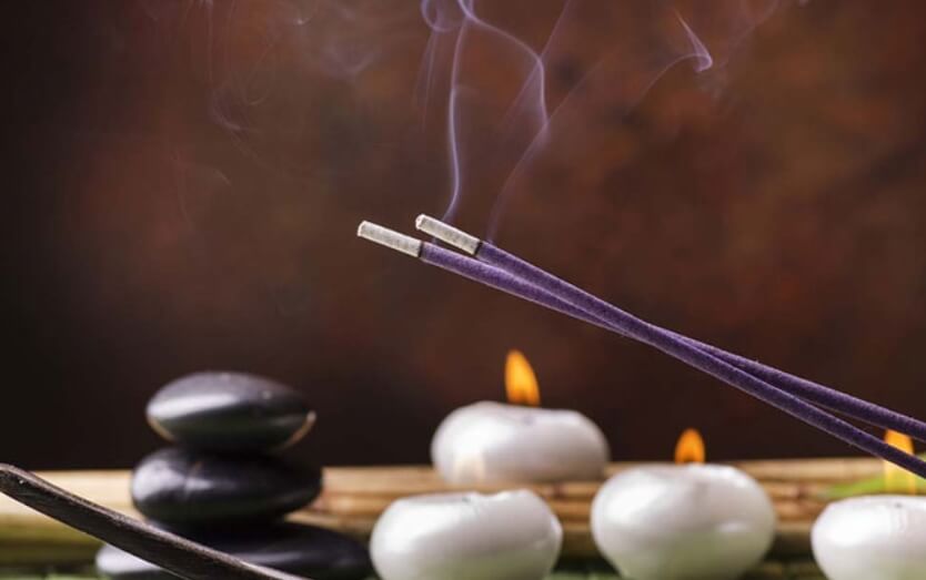 Влияет ли культура на восприятие запахов? В ходе эксперимента людям нужно было всего лишь нюхать разные запахи. Фото.