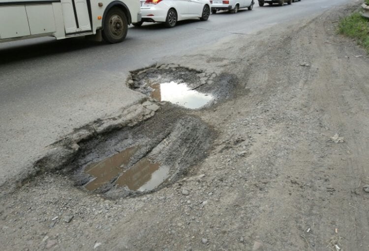 Причины отсутствия бетонных дорог в России. Лично мне такая дорога уже картина уже кажется естественной, а вам? Фото.