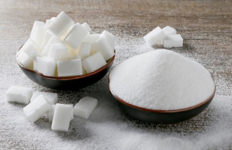 Соль и сахар. Главное, не делать запасы соли и сахара без веского повода, потому что это может стать причиной дефицита. Фото.