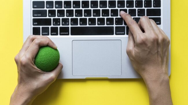 Социальные сети помогают нам любить и ненавидеть. Так и живем. Фото.