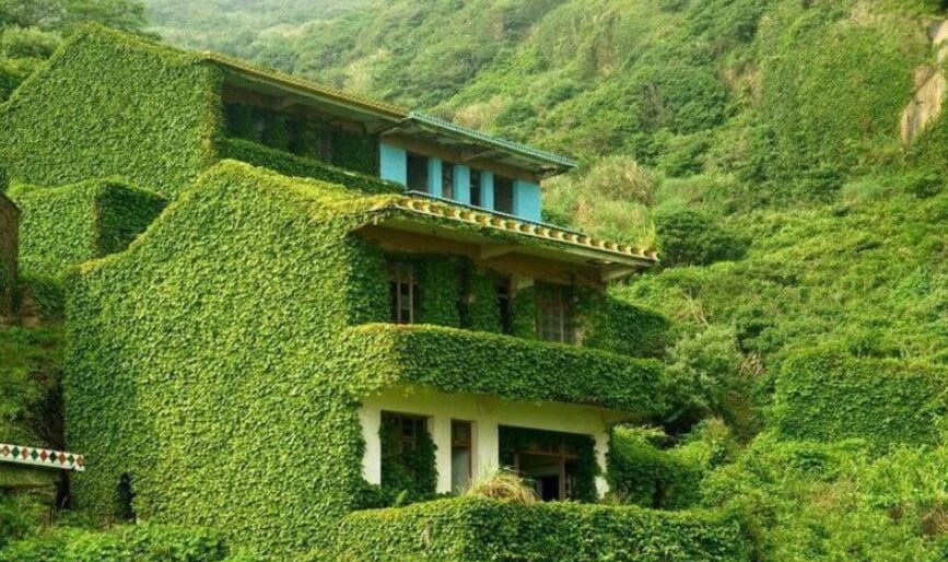 Почему туристы любят деревню Хутуван? Один из домов деревни Хутуван. Фото.