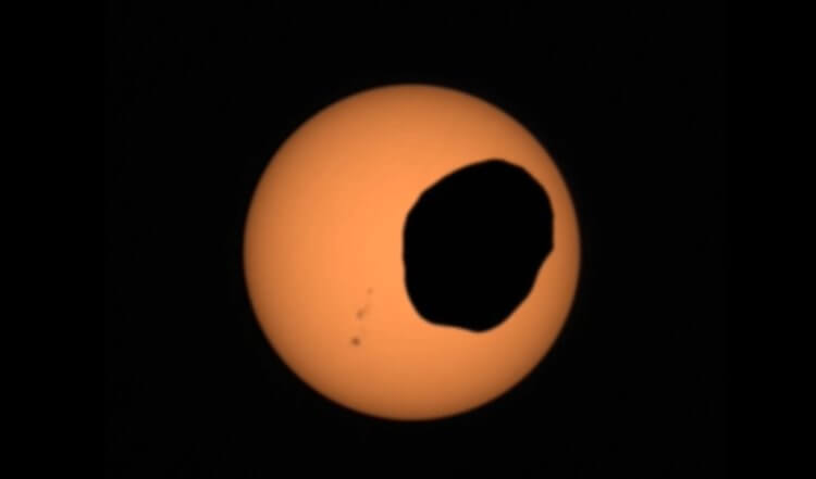 Perseverance снял на видео солнечное затмение на Марсе. Солнечное затмение на Марсе 2 апреля 2022 года. Фото.