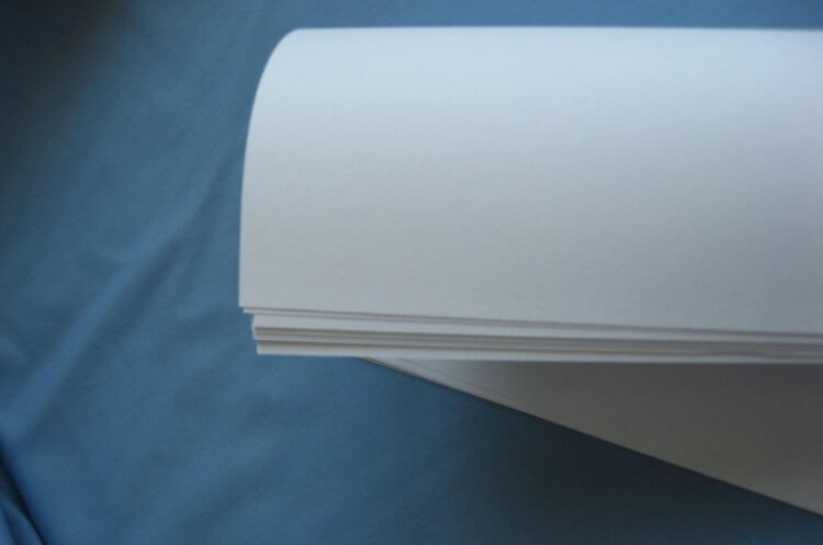 Созданы многоразовые листы, которые решат проблему дефицита бумаги. Идея создания многоразовой бумаги от сингапурских ученых звучит интересно, но когда она появится в магазинах, неизвестно. Фото.