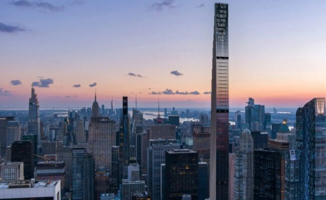 В Нью-Йорке построили самый узкий небоскреб в мире. Фото.