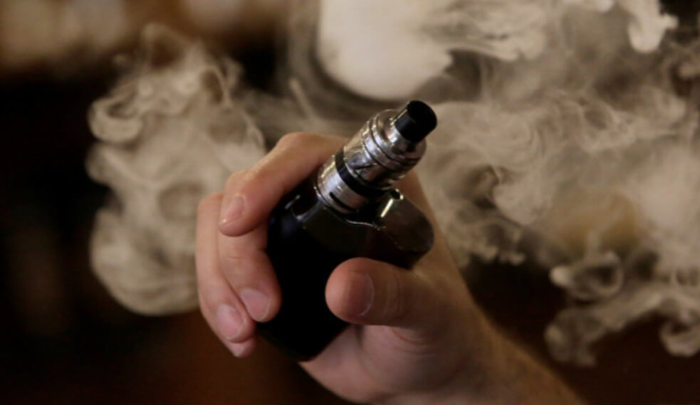 На первый взгляд, в жидкостях для вейпа нет вредных веществ, но не все так просто. Фото.