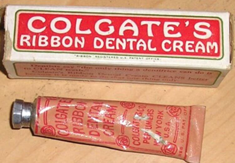 Развитие современной стоматологии. Первая зубная паста «Colgate» в тюбике. Фото.