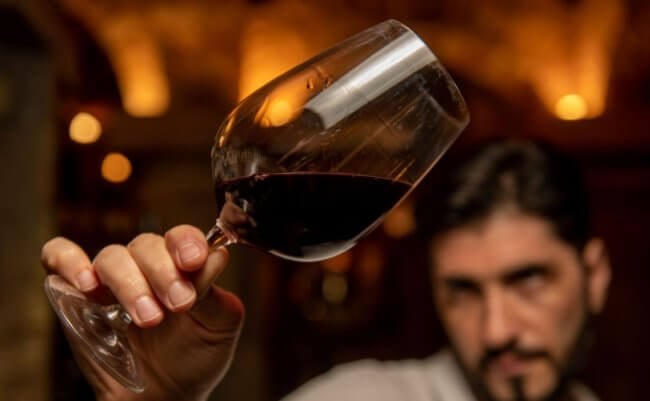 Вино полезно для сердца, а черника защищает от слабоумия. Почему этому нельзя верить? Фото.