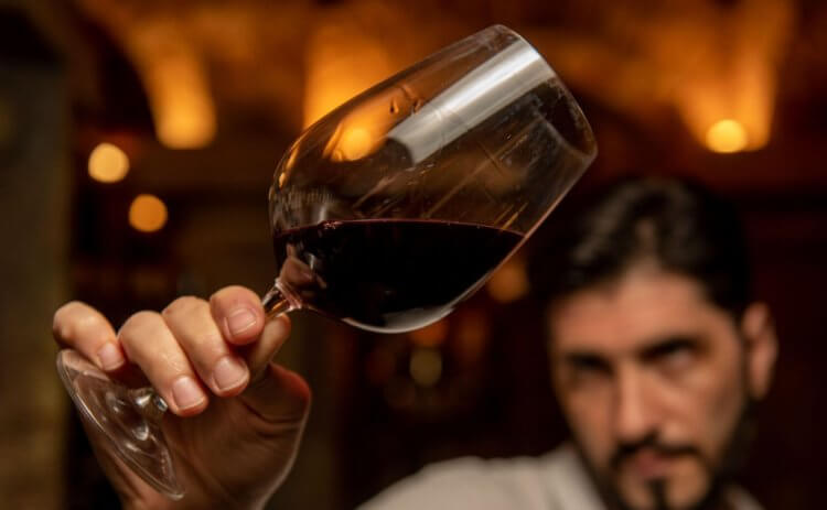 Вино полезно для сердца, а черника защищает от слабоумия. Почему этому нельзя верить?