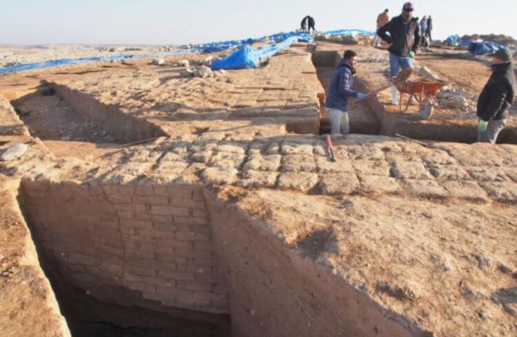 Что известно об 3400-летнем городе, который вышел из-под воды в Ираке?