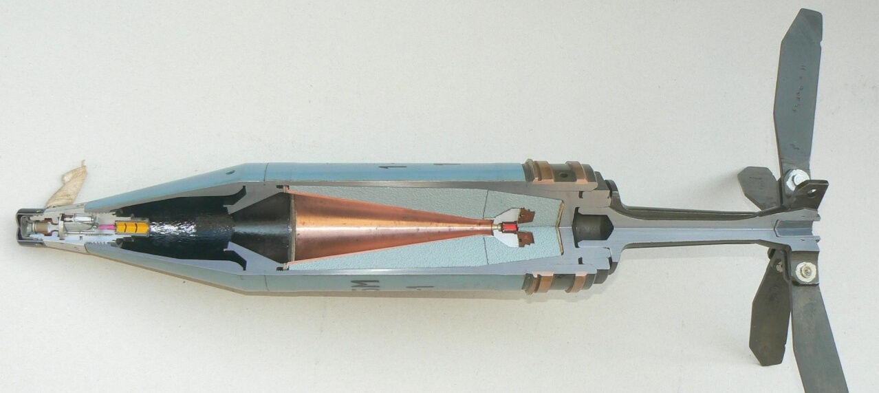 Кумулятивный снаряд в разрезе. Фото.