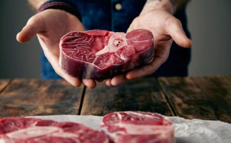 Статистика заражения токсоплазмозом. Заражение токсоплазмозом может произойти после поедания плохо приготовленного мяса. Фото.