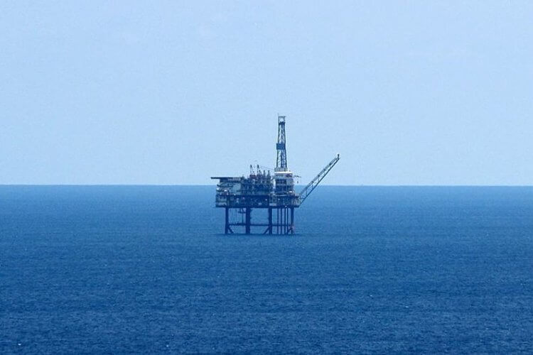 Месторождение газа в Черном море у побережья Турции. Румыния уже приступила к добыче газа в Черном море. Фото.
