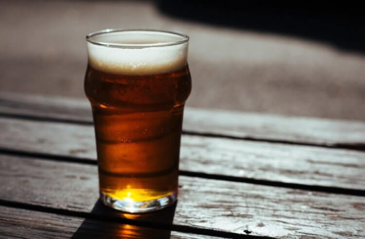 Может ли пиво быть полезным для здоровья? В пиве есть много полезных веществ, но не все так однозначно. Фото.