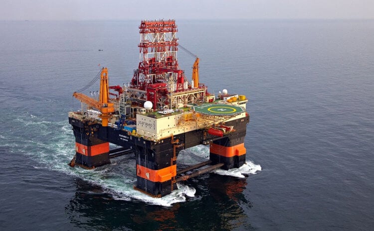 Есть ли в Черном море огромные запасы углеводородов? Компания «Роснефть» пробурила скважину в Черном море на глубину в 5260 метров. Фото.