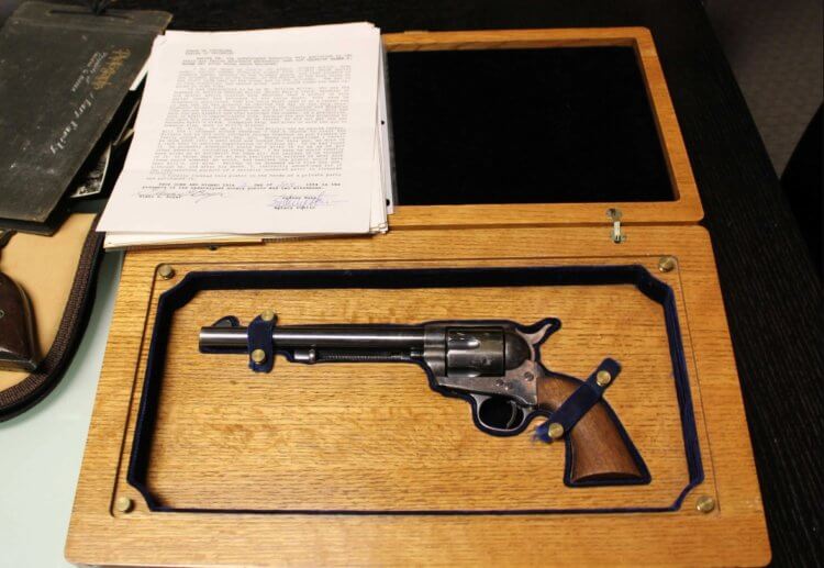 Самый дорогой револьвер в мире. «Кольт Бантлайн спешиал». Фото.