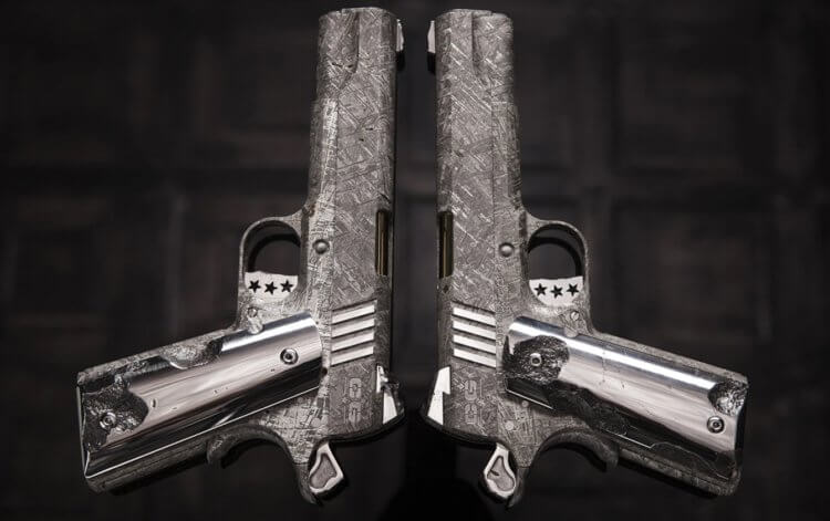 Самые дорогие современные пистолеты. Пистолеты Colt 1911, сделанные из метеорита. Фото.