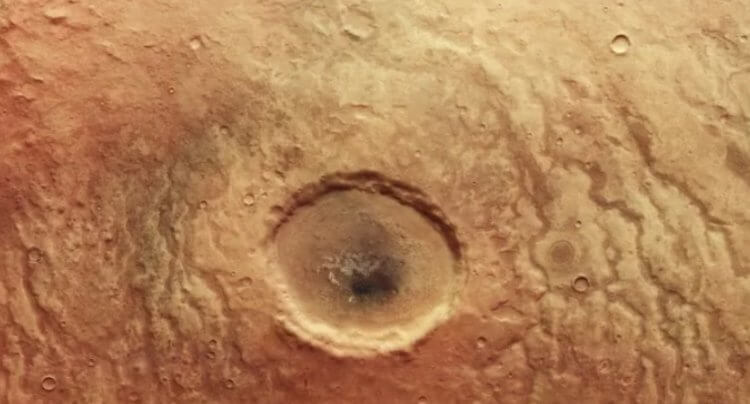На Марсе найден «огромный жуткий глаз». Что это? Кратер в форме глаза на поверхности Марса. Фото.