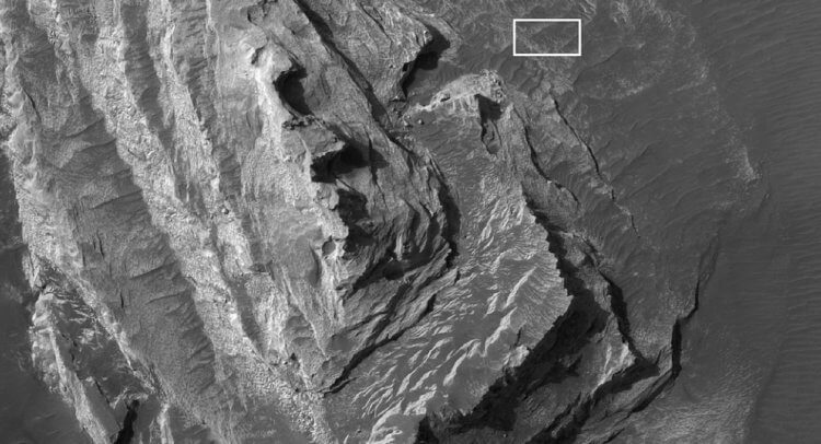 Глина может быть признаком наличия жизни. Один из снимков, сделанных камерой HiRISE. Фото.