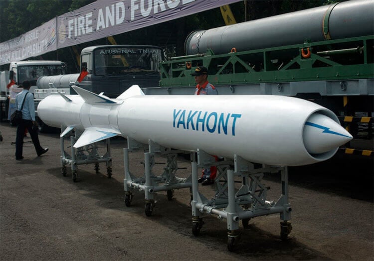 Сверхзвуковая ракета “Оникс”. Сверхзвуковая универсальная ракета «Оникс» (Яхонт). Фото.