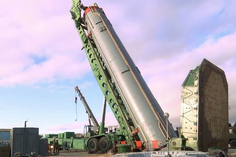 Разработка гиперзвуковой ракеты “Авангард”. Носителем боевого блока «Авангард» является ракета УР-100Н УТТХ. Фото.