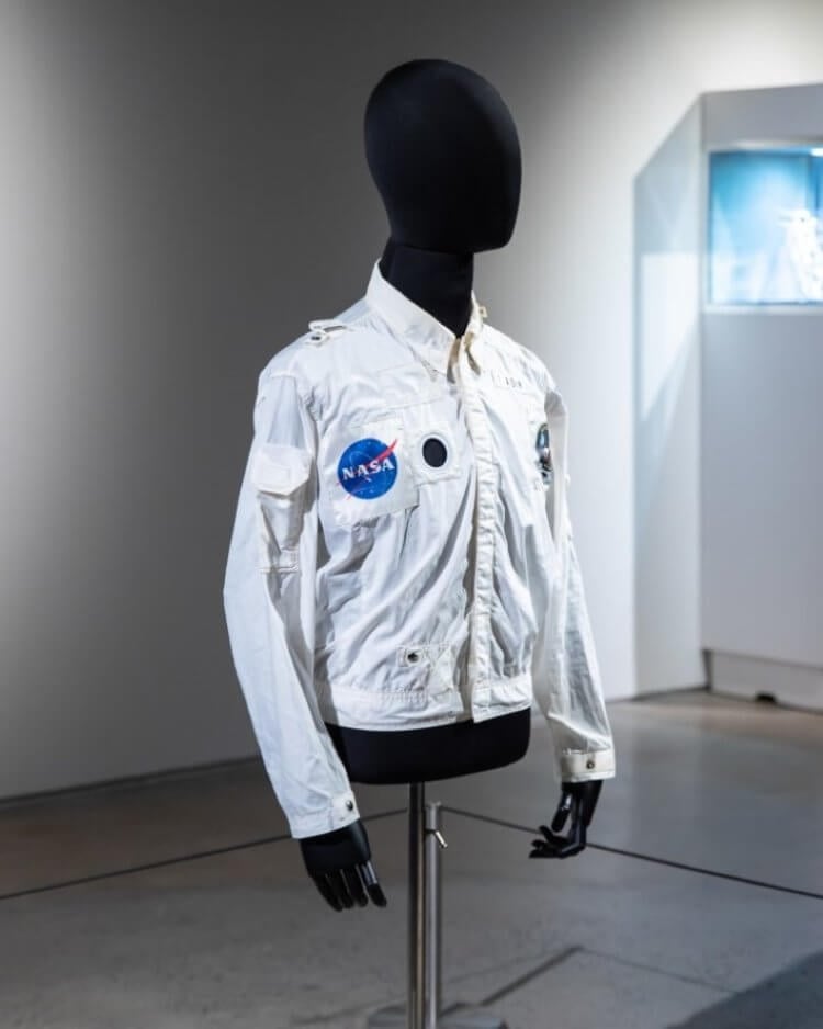 Самый дорогой костюм для полета в космос. Куртка астронавта Базза Олдрина. Фото.