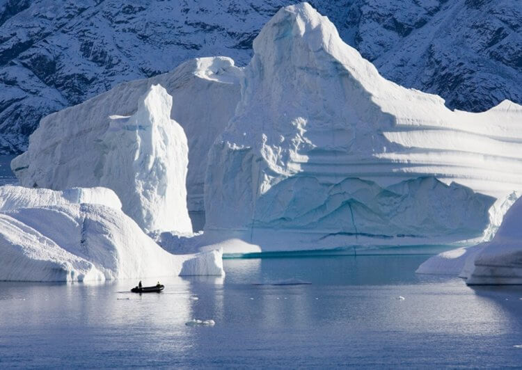 Таяние ледников Гренландии. Всего за три дня Гренландия выделила 18 миллиардов тонн талой воды. Фото.