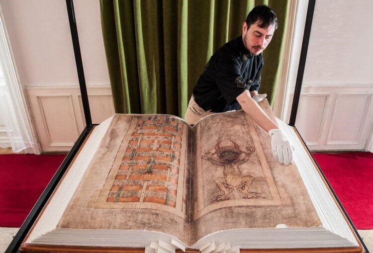Гигантский кодекс — самая загадочная книга. Гигантский кодекс сегодня. Фото.