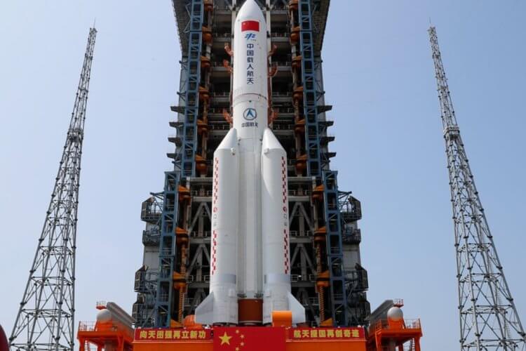 Падение обломков ракеты Чанчжэн-5Б. Китайская ракета-носитель «Чанчжэн-5». Фото.