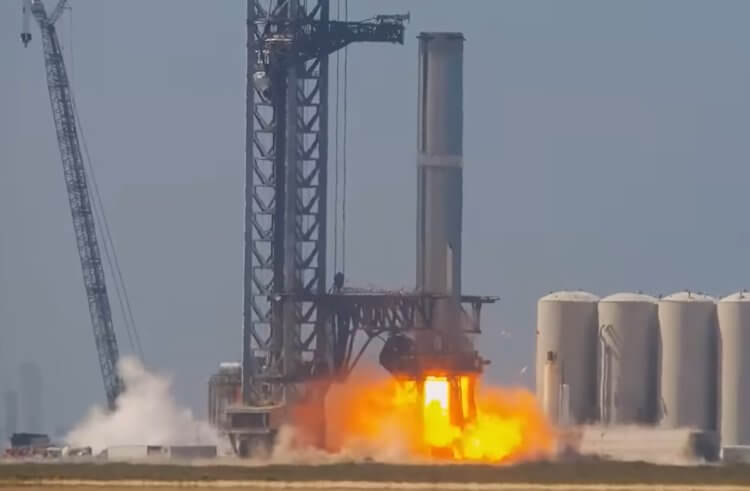 Ракета Илона Маска взорвалась во время испытаний. Полет на Марс отменяется? Момент взрыва Super Heavy на космодроме SpaceX. Фото.
