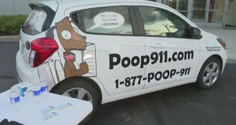 Бизнес на уборке за собаками. Машина сервиса по уборке за животными Poop 911. Фото.