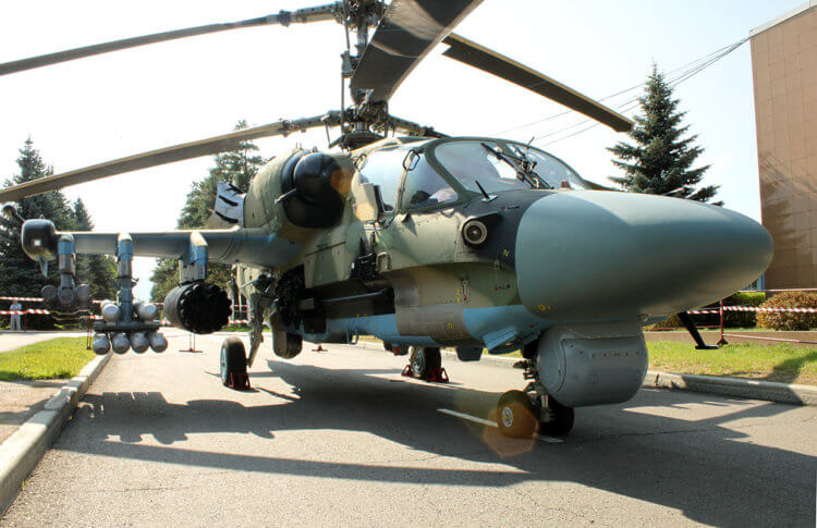 Возможности и характеристики вертолетов “Аллигатор”. На борту вертолета имеется автоматическая пушка 2А42, ПТРК, а также другое вооружение. Фото.