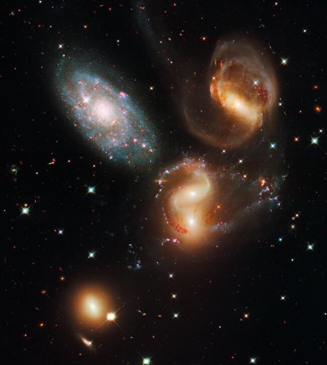 Революция в астрономии: космический телескоп Джеймс Уэбб отправил на Землю первые снимки