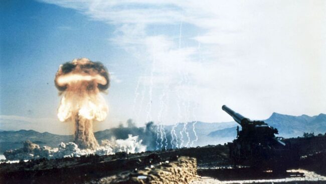 Земля после ядерной войны. Перспектива ядерного конфликта, когда-то немыслимая, теперь снова стала возможной. Фото.