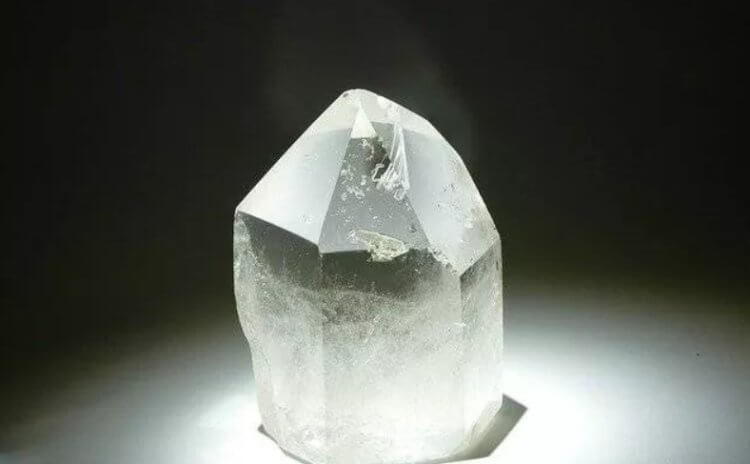 Внутри Алмаза ученые обнаружили «марсианский» минерал. Внутри алмаза ученые обнаружили минерал, который считался марсианским. Фото.