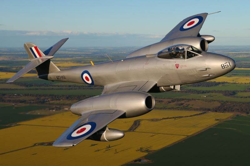 Самолет Gloster Meteor F8 или почему авиастроители отказались от “лежачей” кабины
