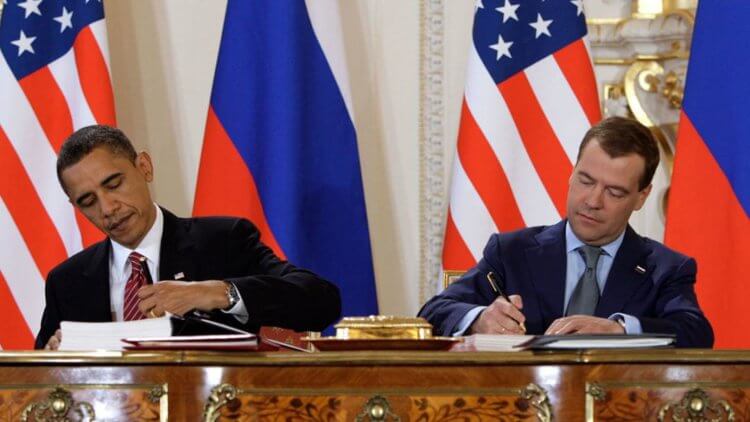 Договор СНВ — что это (кратко). Договор СНВ-3 был подписан в 2010 году Бараком Обамой и Дмитрием Медведевым. Фото.